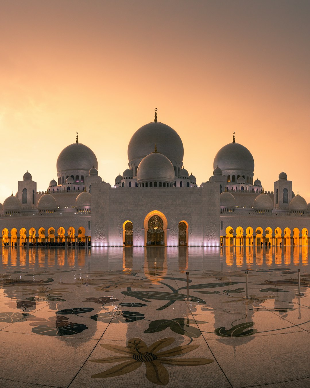 Abu Dhabi, United Arab Emirates - Travel Guide